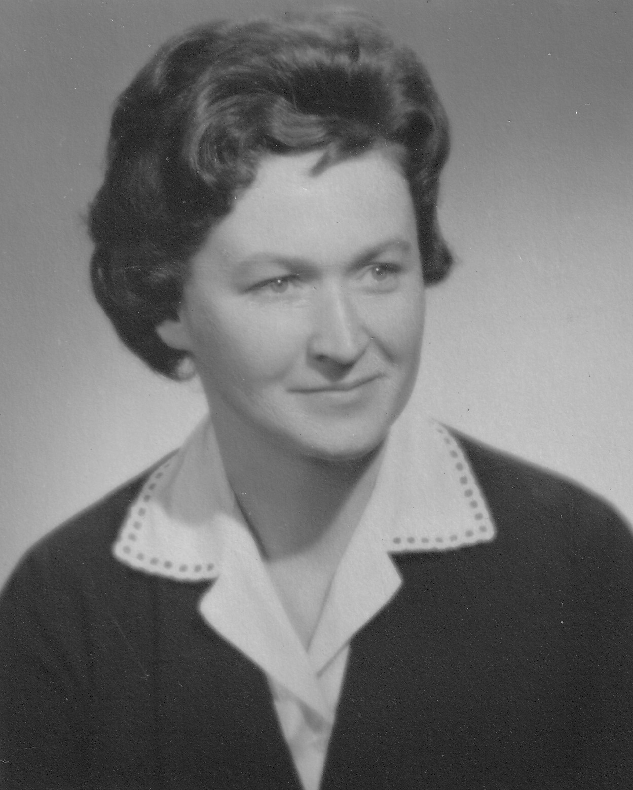 Marta Chlupáčová na maturitní fotografii (1953)