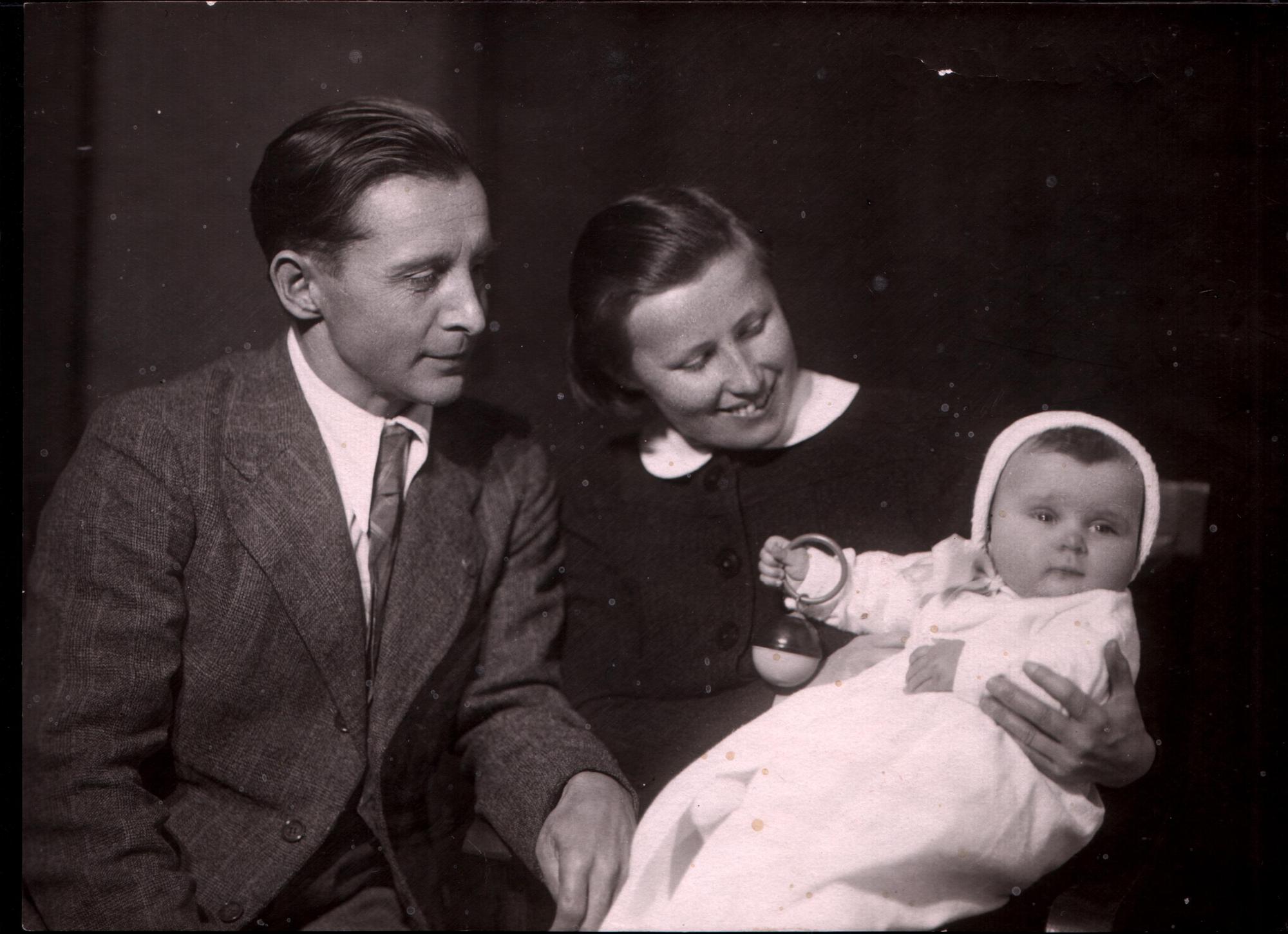 Emilie Hošková with her husband and daughter in May 1940