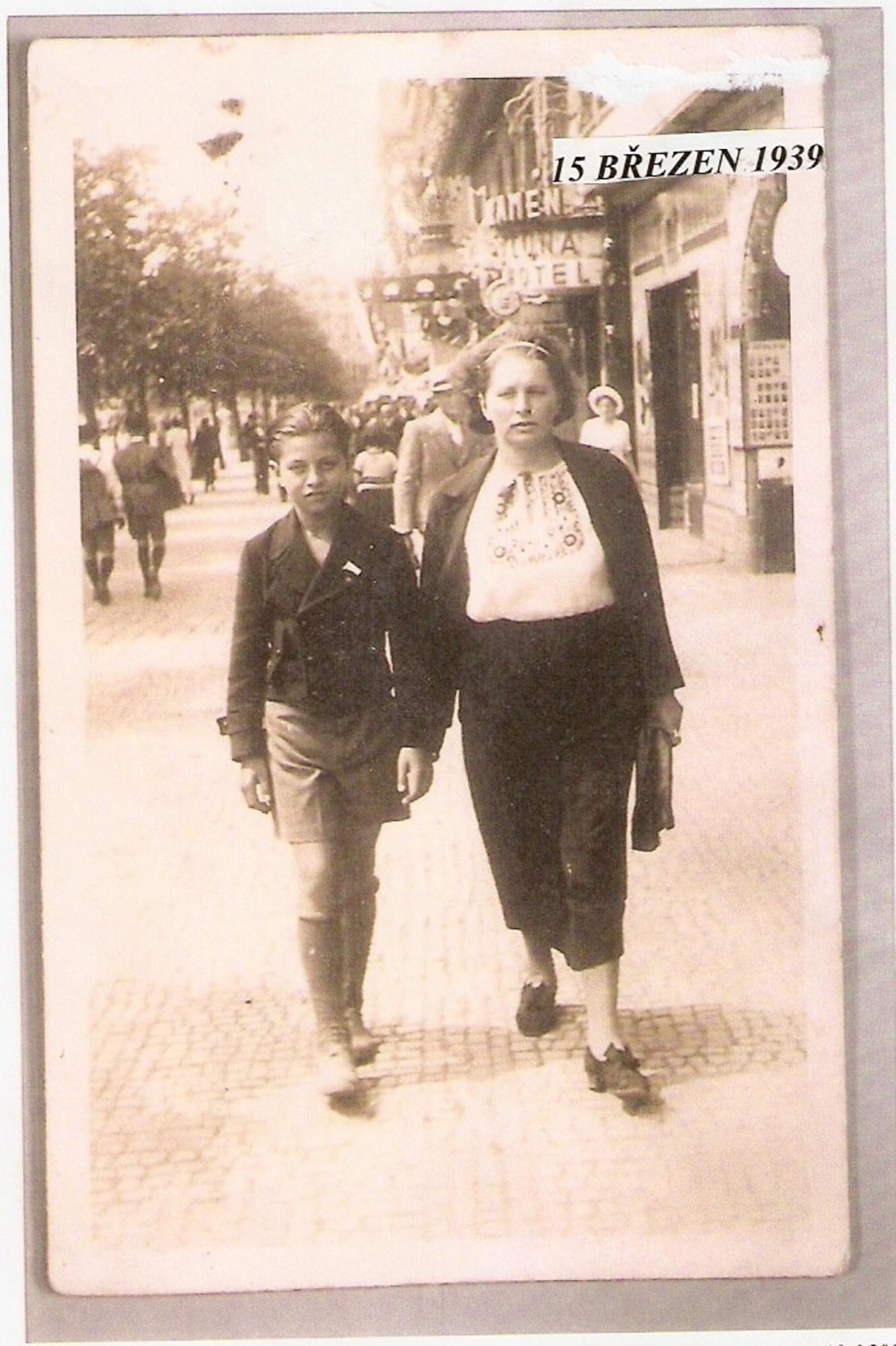 Jan K. Motejlek with his mother, Hitlerjugend behind them, 1939.