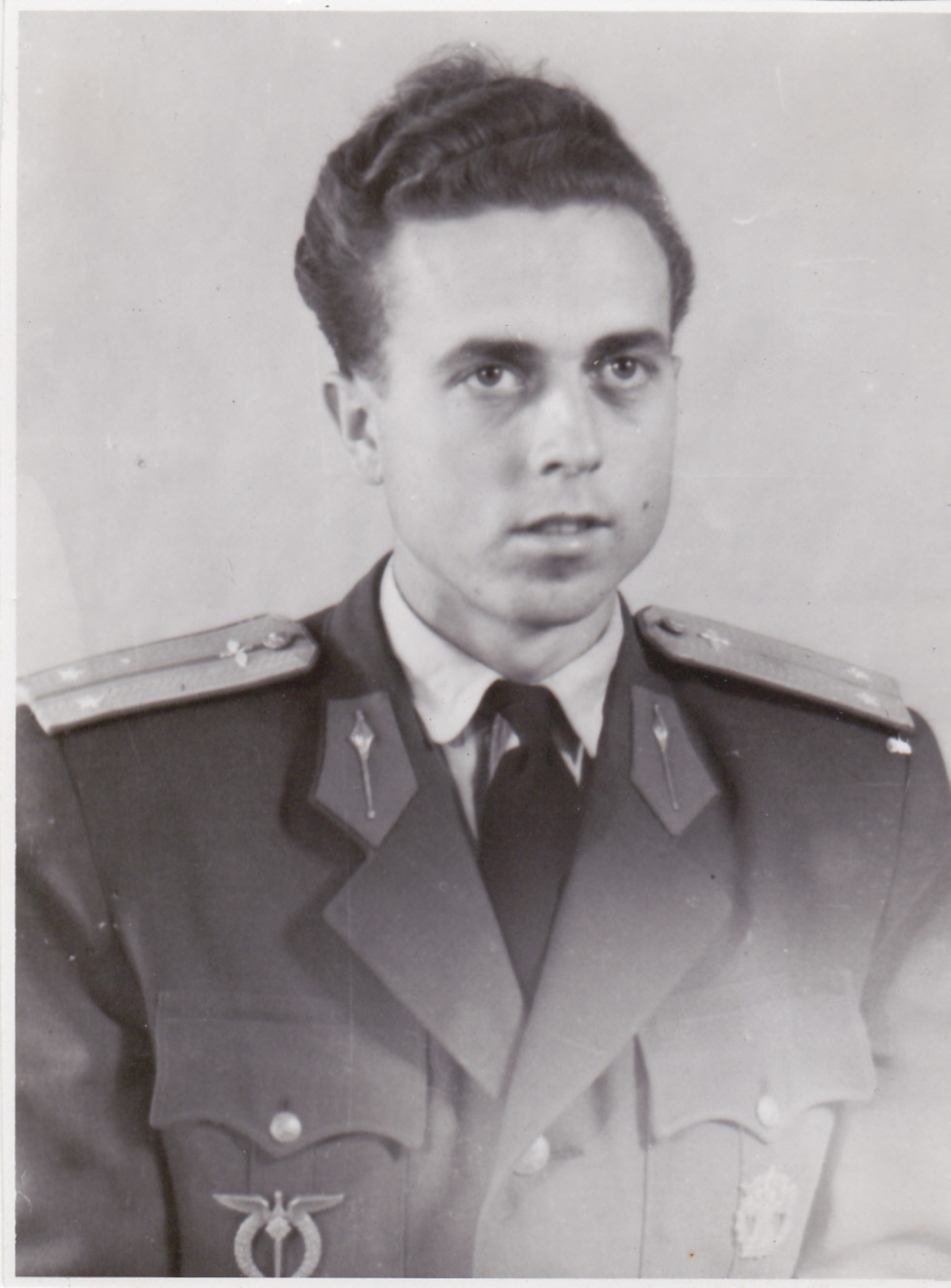 Miloslav Neuberg v roce 1951 po přeškolení na proudový letoun MiG-15