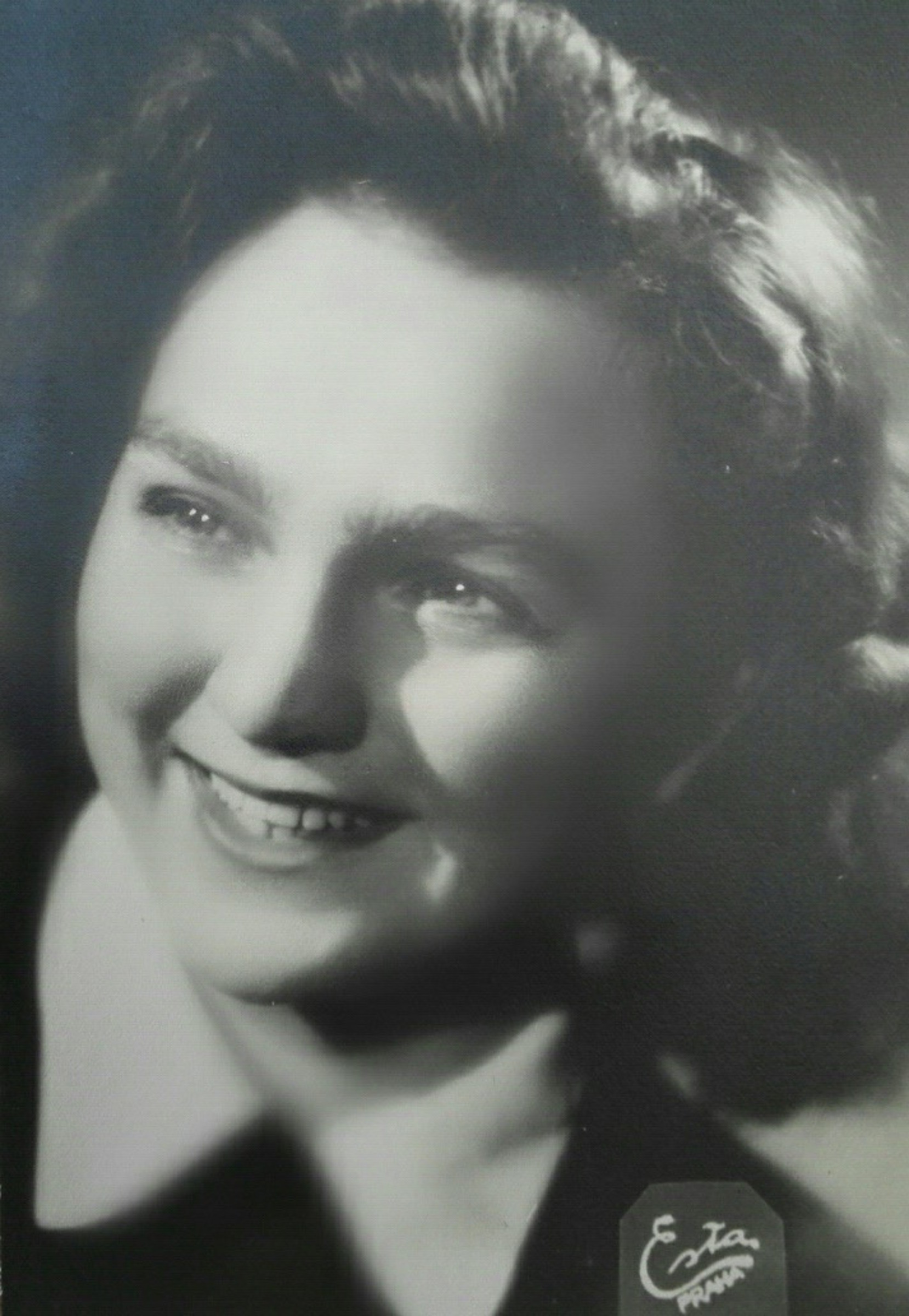 Jaroslava Kellett in 1940s