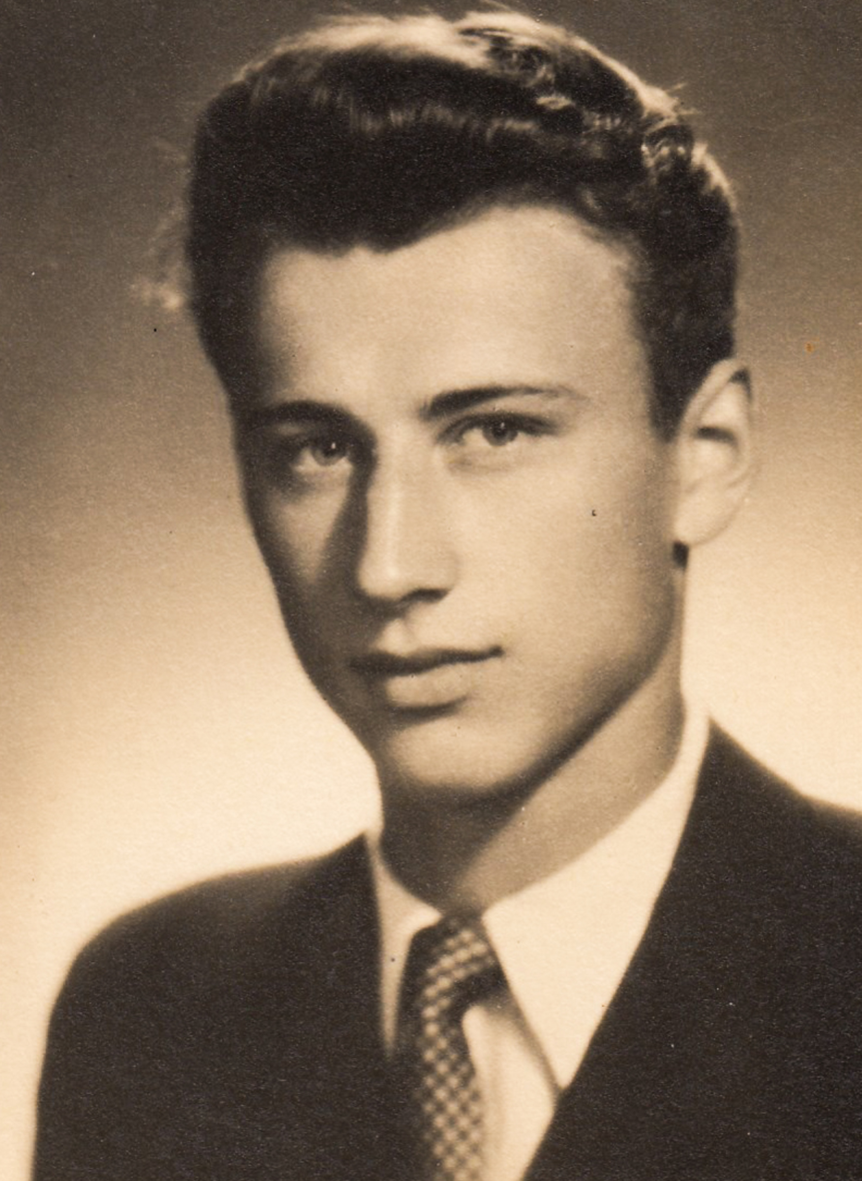 Josef Koutecký, 1948 (maturitní fotografie)