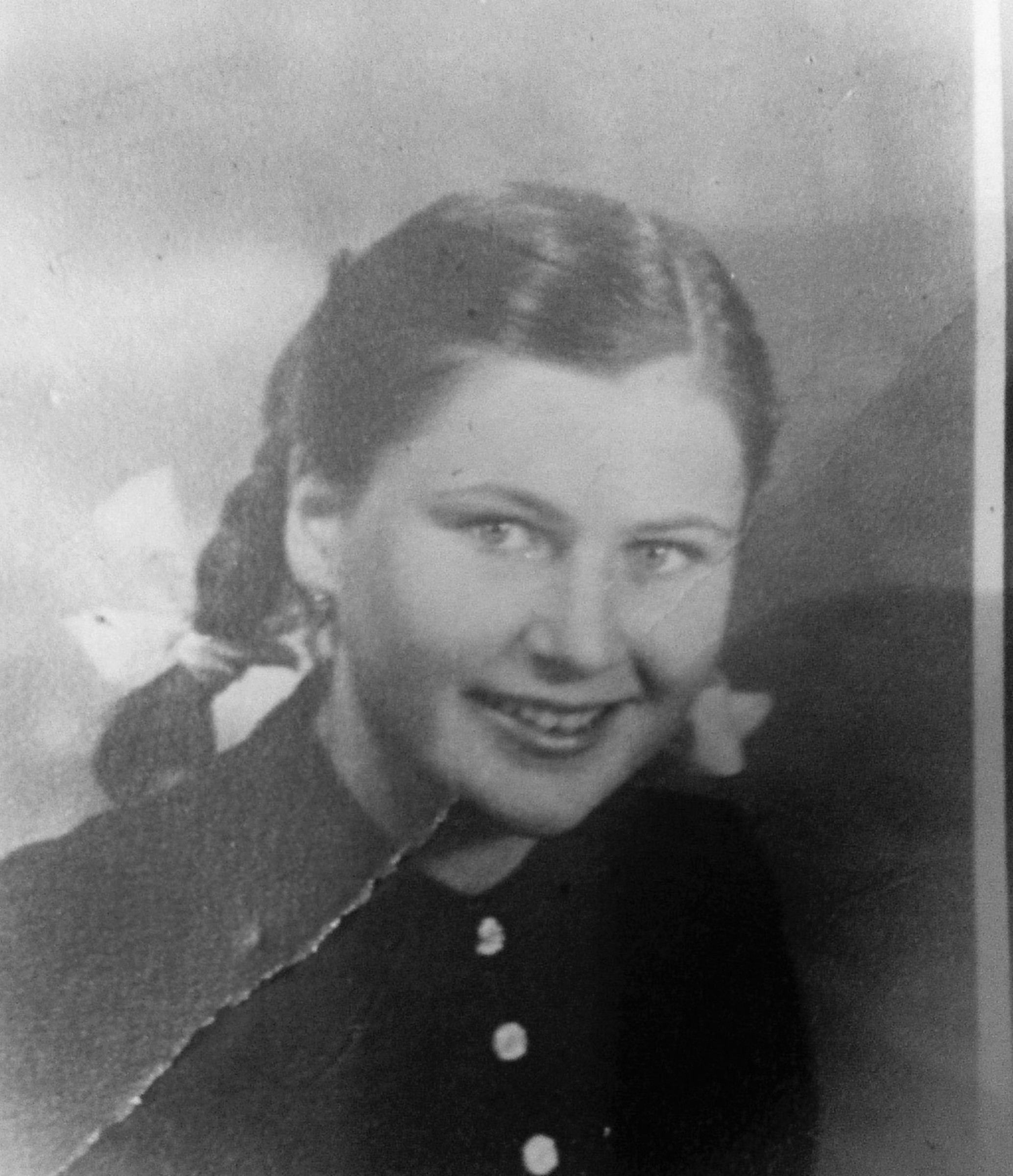 Katarína Skalová (neskôr Bendová) v období krátko po vojne - približne 16-ročná