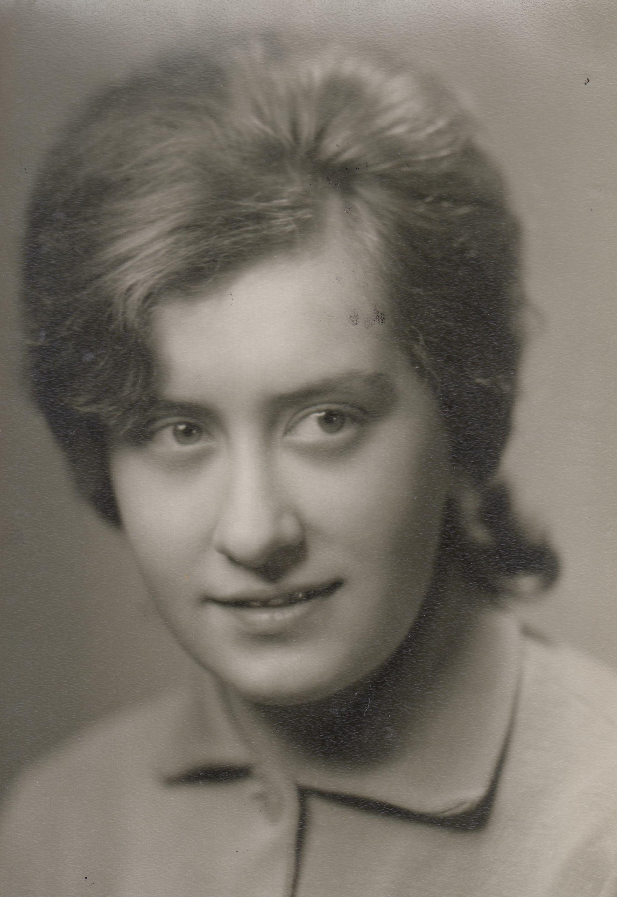 Anna Antlová, roz. Mátlová, maturitní fotografie, 1963