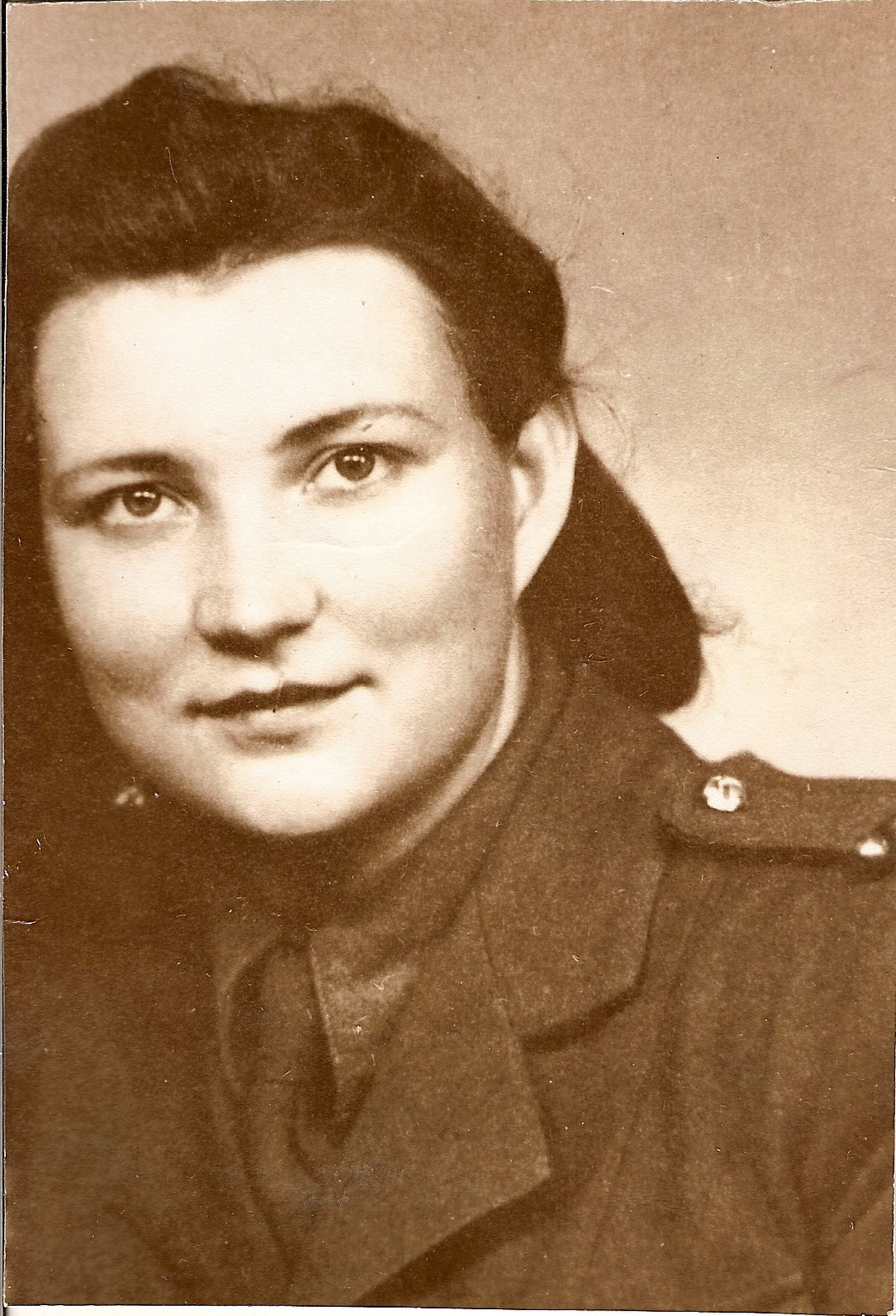 Alla Boroličová, née Karfíková, of Zbolbunovo, nurse. Source: Československé ženy