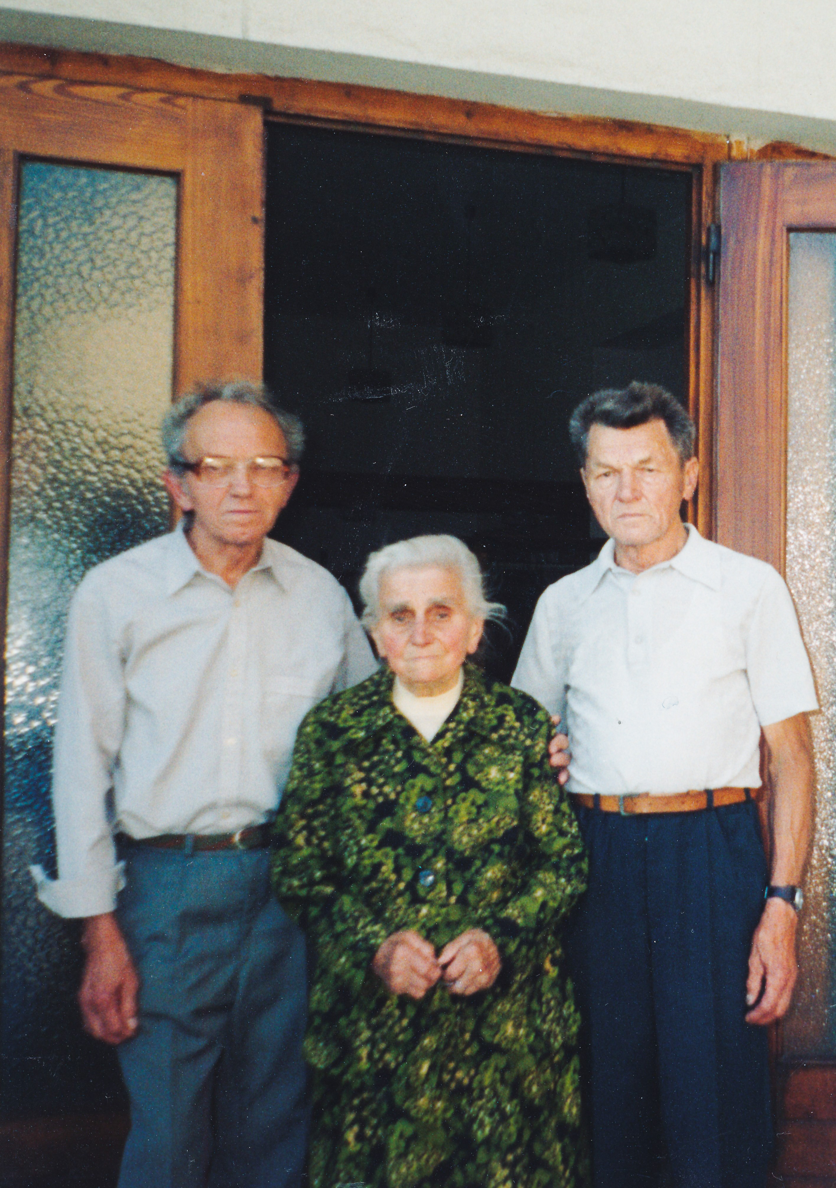 Antonie Nádvorníková s Františkem (vlevo) a Josefem Vomáčkovými