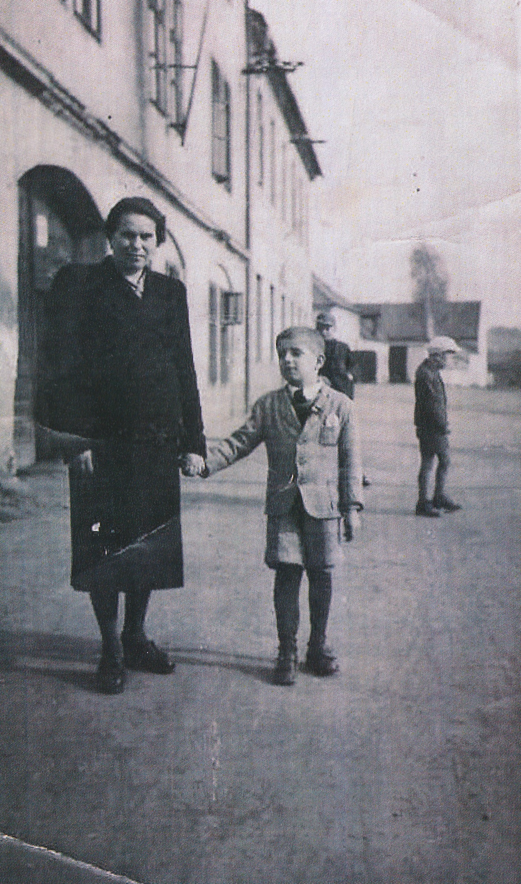 Václav Hora s babičkou, Nýřany, 1943