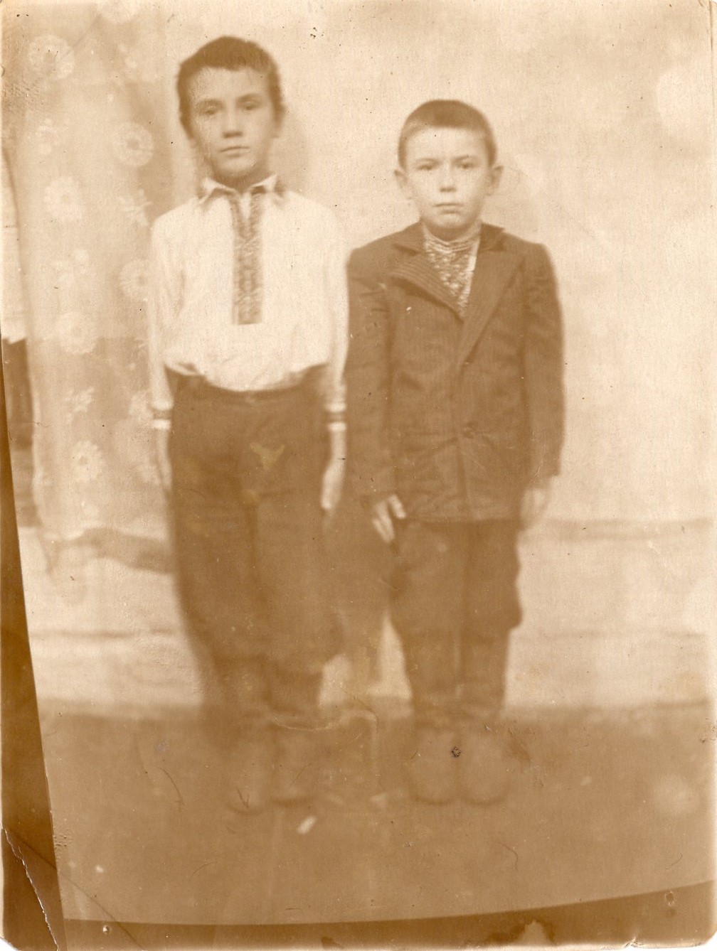 Zakharkiv Oleksiy (on the left side) with his friend Kachan Yaroslav, who was relocated from Zboriv district. Siberia, village Novopestery (now - Novopesterovo), Kemerovo region, 1953
