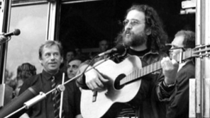 Jaroslav Hutka na demonstraci na Letné v listopadu 1989