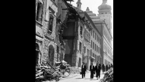 Bělská ulice v centru Mladé Boleslavi po náletu 9. května 1945