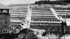 Pohled na tábor Flossenbürg v dubnu 1945, krátce po osvobození. Zdroj: Wikipedia, volné dílo