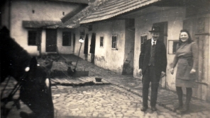 Maminka Žofie, roz. Plachá, s otcem Josefem Plachým, Křelov, 1941