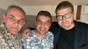 Jan Dobrovský, Richard Samko a Jindřich Šídlo po natáčení ve studiu. Zdroj: Post Bellum