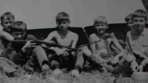 Skauti z oddílu v Háji ve Slezsku na letním táboře v roce 1968