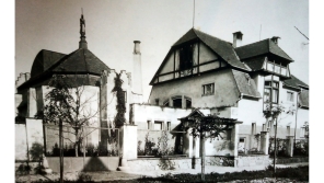 Suchardova vila s ateliérem v původní podobě. Ateliér je nyní přestavěn na druhý obytný dům. Zdroj: archiv pamětnice 