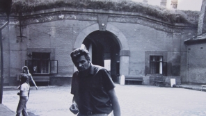 Jaroslav Vomočil na prohlídce Terezína v roce 1981. Foto: Paměť nárda