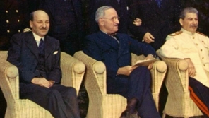Představitelé Velké trojky v závěru konference: zleva nový britský premiér Clement Attlee, americký prezident Harry S. Truman a sovětský vůdce J. V. Stalin. Foto: Wikimedia Commons