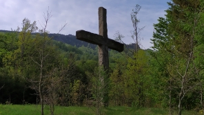  Kříž Milénium smíření nechal v Jizerských horách postavit na své náklady jeden z obyvatel Hejnic v roce 2000. Foto: Post Bellum