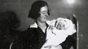 Marie Vanická se synem Bohuslavem Vokounemv roce 1928. Zdroj: archiv pamětníka