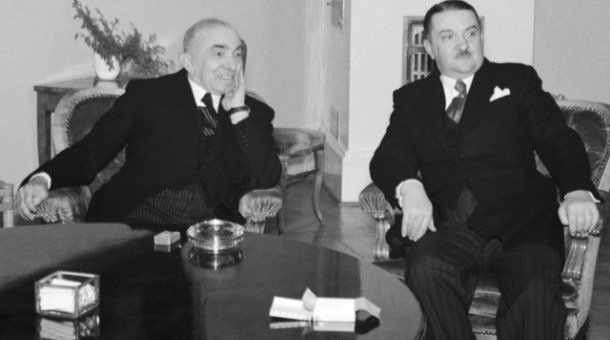 Úsměvy klamou. Dva obětovaní muži, protektorátní prezident Emil Hácha a protektorátní premiér Alois Eliáš na Nový rok 1941. Zdroj: ČTK 