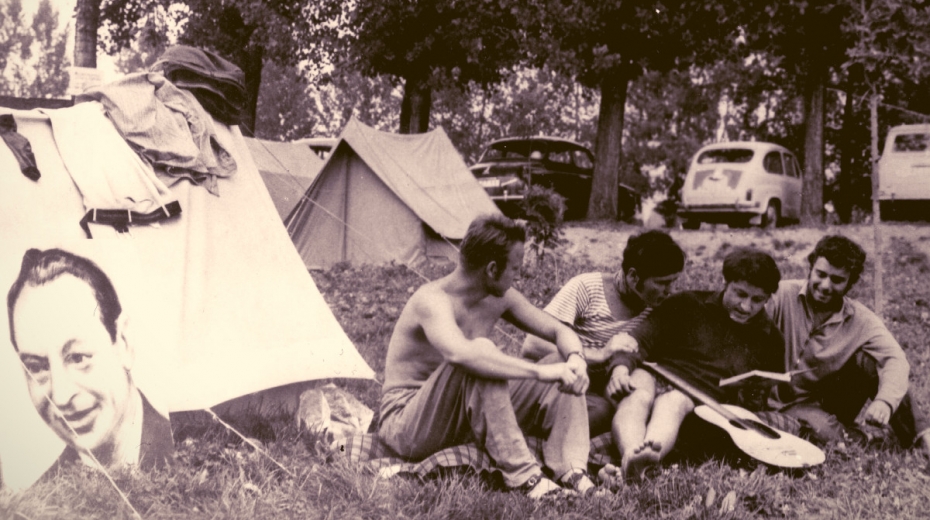 Tři kamarádi František Kroutil, Antonín Špergl a Petr Václavík v kempu Ilidža nedaleko Sarajeva v srpnu 1968. Domů se nevrátili dva z nich.Foto: Paměť národa