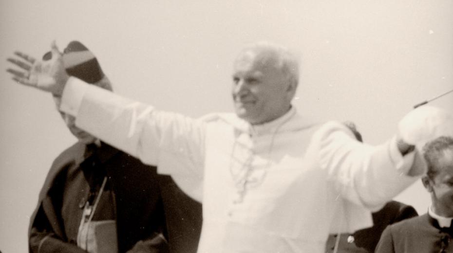 Jan Pavel II. v Gnieznu, kde zmínil český vliv na pokřesťanštění Polska.
