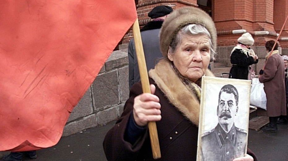 5. března 2000, Rudé náměstí. I na přelomu éry Borise Jelcina a Vladimira Putina Stalinovi stoupenci na diktátora nezapomínali. 