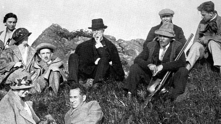První československý prezident T. G. Masaryk (uprostřed). Nástupce Edvard Beneš sedí po jeho pravici. Zdroj: ČTK