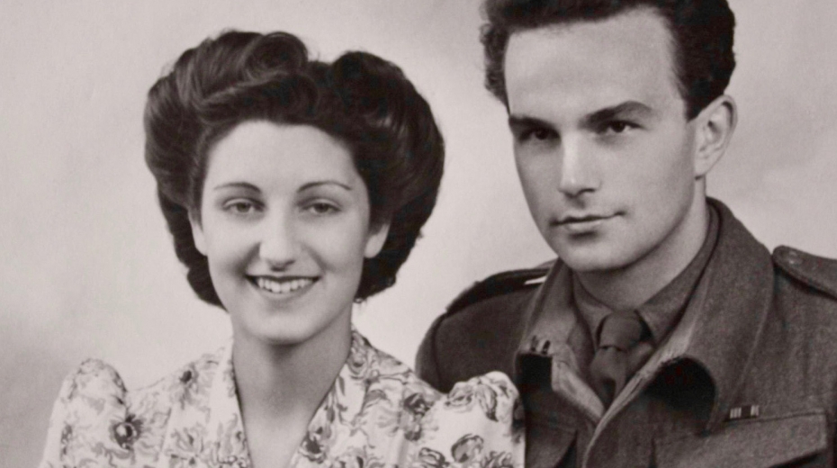 Yvonne a Karel Šebesťákovi krátce po svatbě v Anglii v roce 1944
