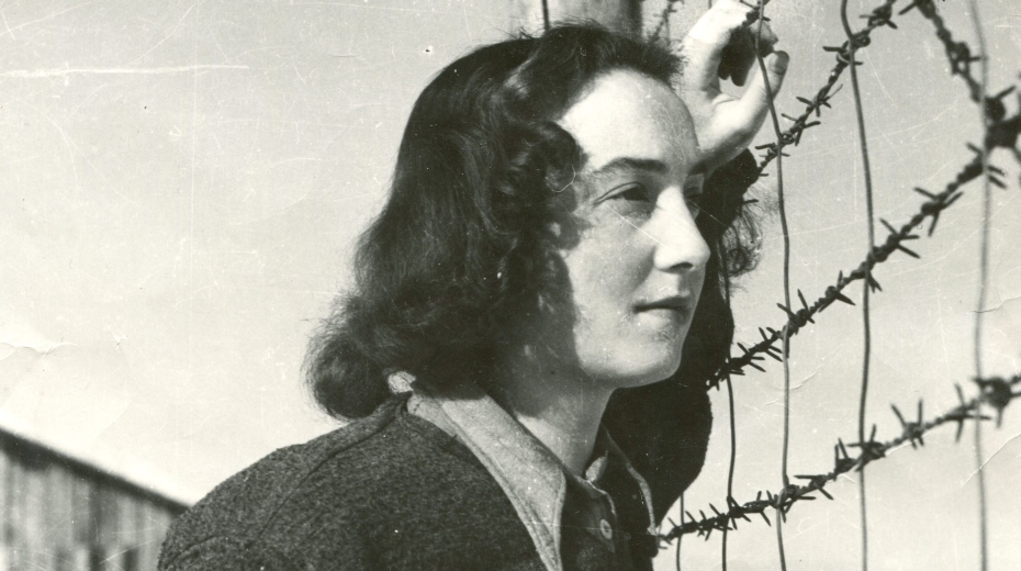 Dalma Špitzerová v 17 letech po příchodu do koncentračního tábora Nováky, 1942. Zdroj: archiv pamětnice