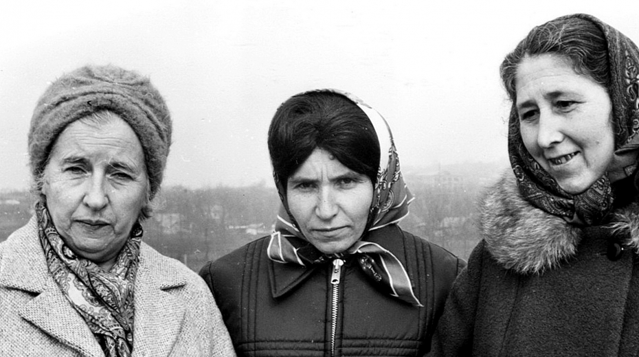 Darija Husjak (vpravo) po propuštění se spoluvězenkyněmi, 1978
