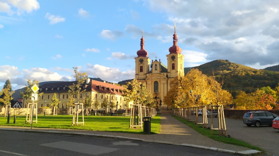 Hejnický kostel s klášterem v roce 2021