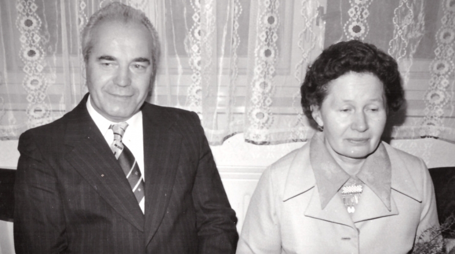 První předseda JZD Zvěstov Josef Macek s manželkou na svatbě svého syna. Foto: Petr Macek