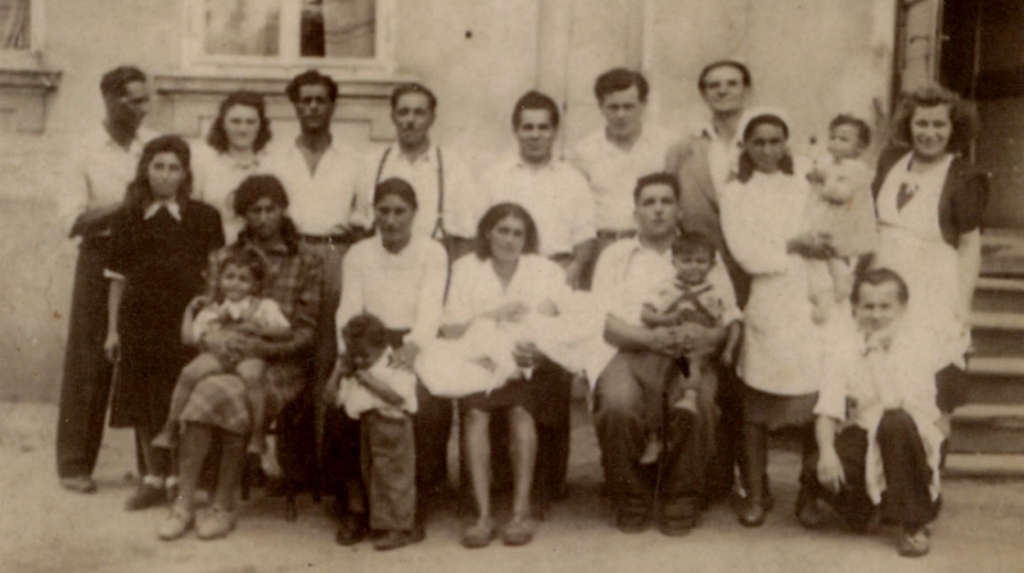 Rodina Růžičkových na začátku války. Většina z nich nepřežila, stali se oběťmi romského holocaustu.