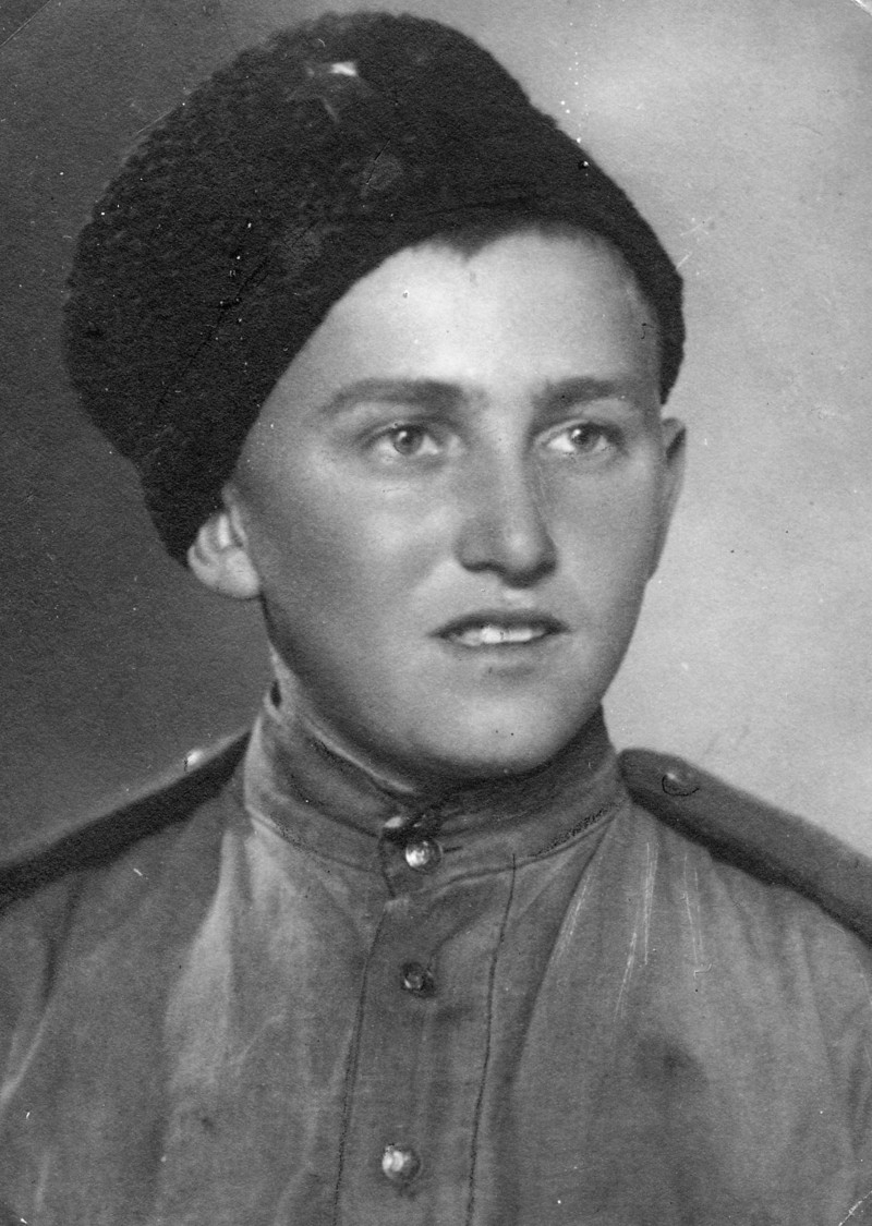 Šestnáctiletý Mikuláš v uniformě Rudé armády jako její příslušník v roce 1945. Foto: Paměť národa