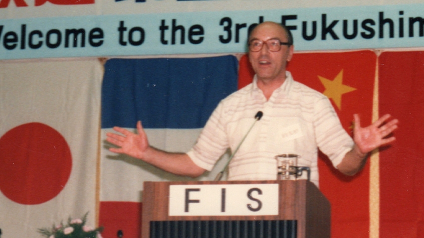 Ludvík Armbruster při přednášce na mezinárodním semináři, Fukushima, 1984. Zdroj: archiv pamětníka