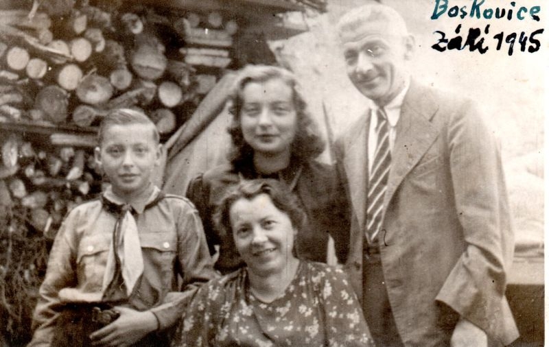 Rodina Grünwaldových se dočkala konce války. Zdroj: Paměť národa / archiv pamětnice Blanky Dvořáčkové