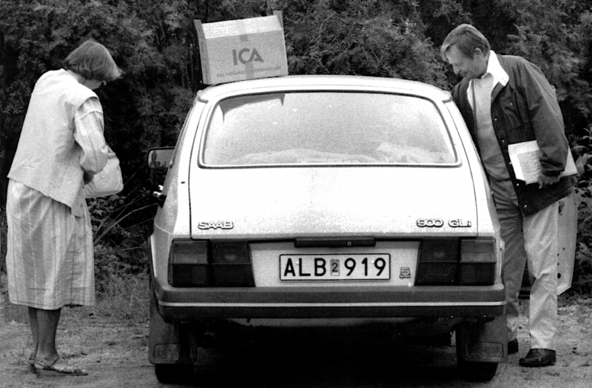 Švédská neutralita, sociální stát a automobilka Saab patřily po léta k symbolům země. Premiér Olof Palme s manželkou, první polovina 80. let. Zdroj: Wikipedia Commons