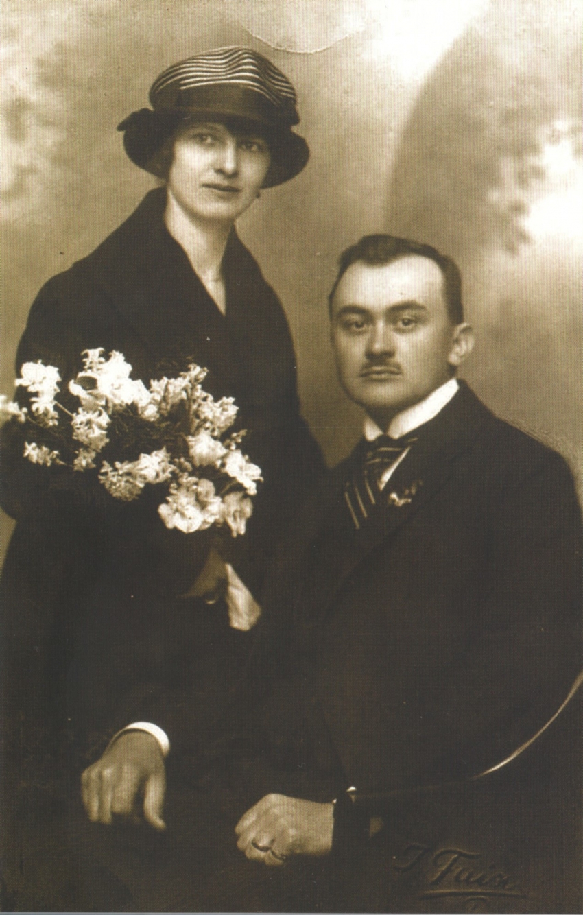 Svatba rodičů, duben 1921. Zdroj: archiv J. Skleničkové