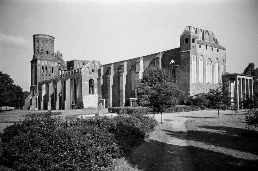 Katedrála v bývalém Königsbergu – Kaliningradu zůstala v troskách do konce sovětských časů. K její rekonstrukci došlo až počátkem 90. let. Zdroj: Wikiipedia Commons