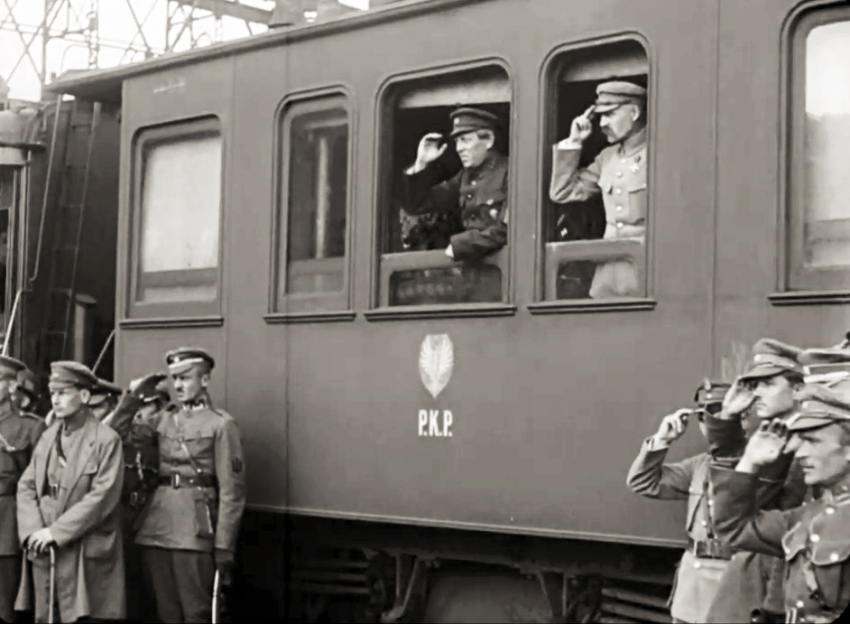 Józef Piłsudski a Symon Petljura ve městě Vinnycja (dnes město na Střední Ukrajině) 16. květen 1920. Zdroj: Wikipedia.org