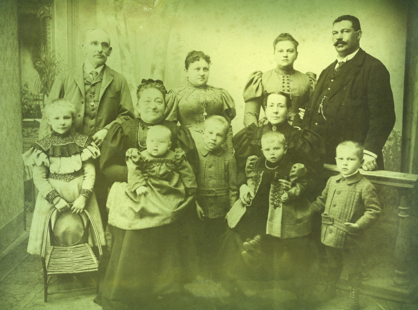Rodina Schwarzových kolem roku 1890