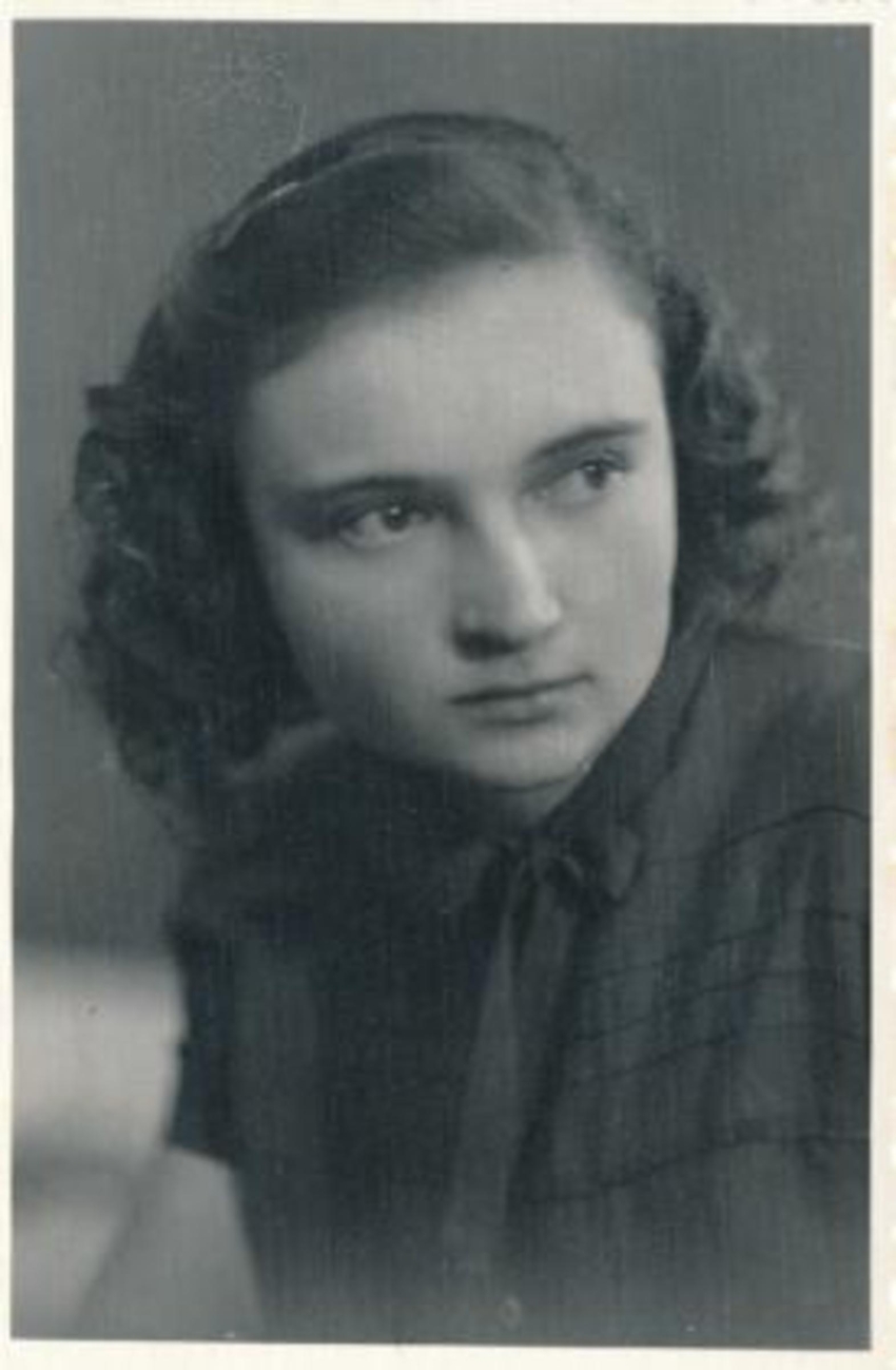Kamarádka Naďa Vykouková, která Alenu učila číst a psát, 1944. Zdroj: Post Bellum, archiv pamětnice 