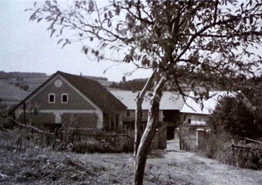 Mlýn rodiny Pickových v Nedvězí, který jim byl vyvlastněn. Zdroj: archiv pamětníka