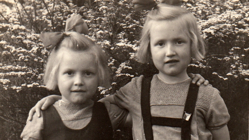 Stáňa a Mánička Kloudovy,  o které se starala Irena Hešová. Zdroj: archiv pamětnice