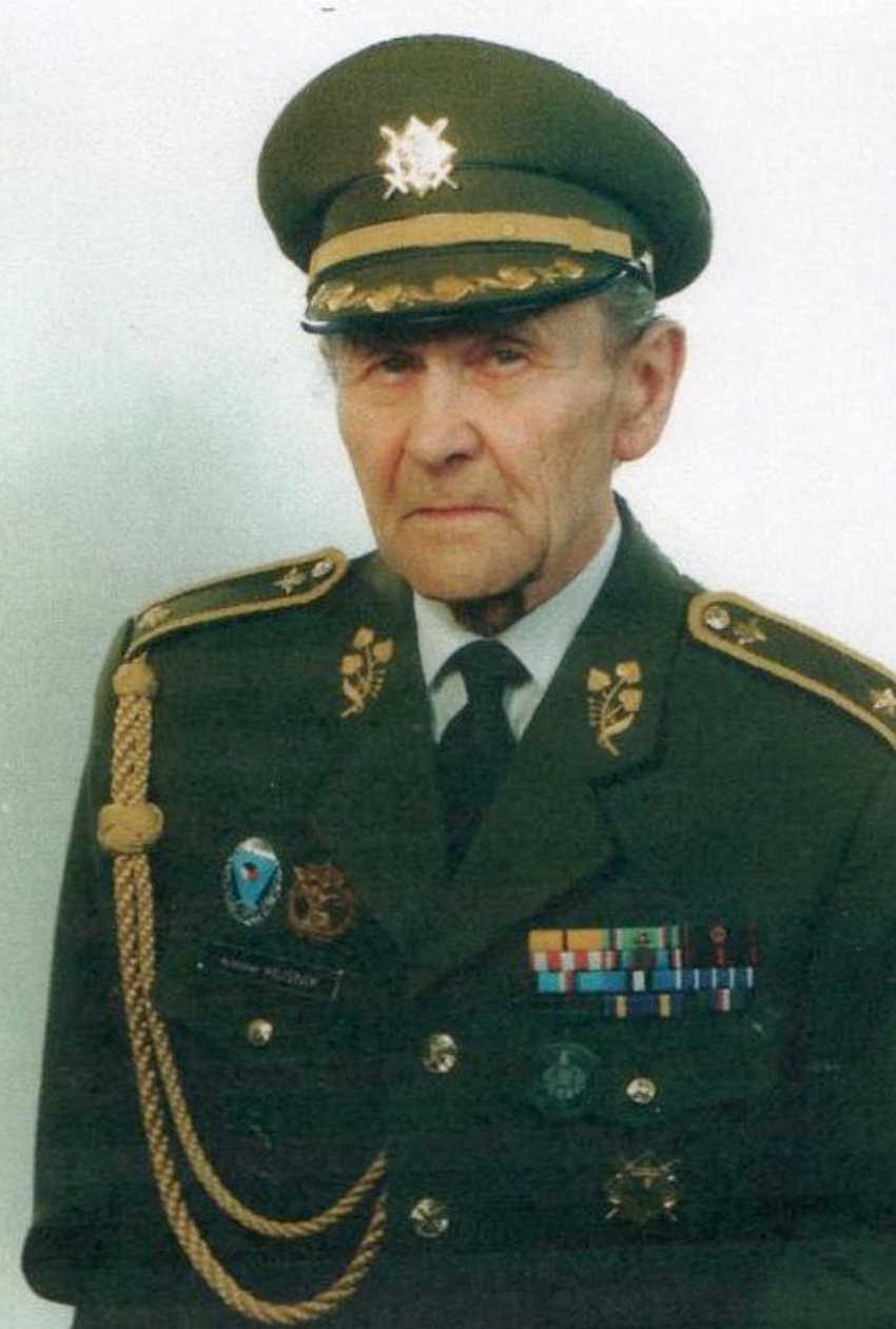 Antonín Husník v uniformě. Zdroj: archiv pamětníka