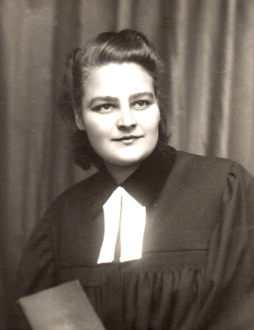 Eva Šašecí, provdaná Melmuková, jako vikářka v roce 1956. Zdroj: archiv pamětnice