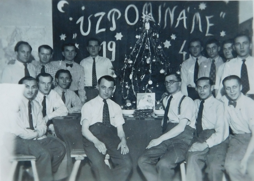 Češi v totálním nasazení v Magdeburgu, Vánoce 1943. Zdroj: archiv pamětníka Františka Šenekla