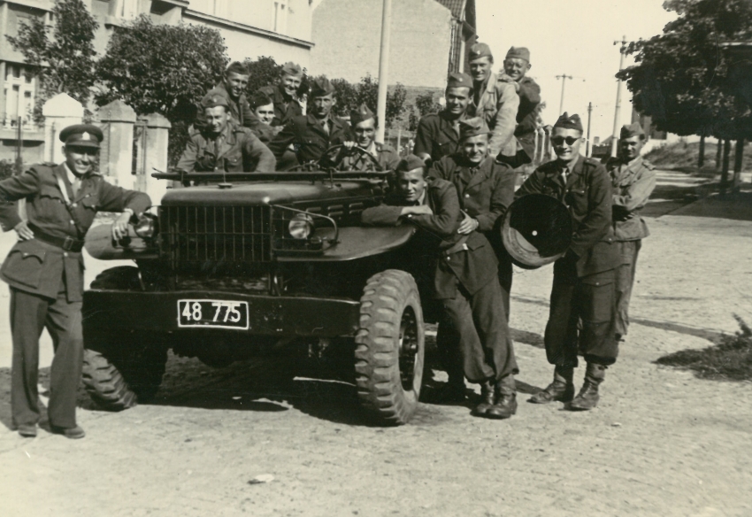 Euforie května 1945. Konec války zastihl Vasila Timkoviče a jeho spolubojovníky u Vsetína