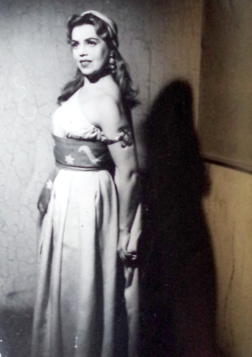 Marta Sandtnerová v jedné ze svých rolí v operním sboru Národního divadla. Zdroj: archiv pamětnice